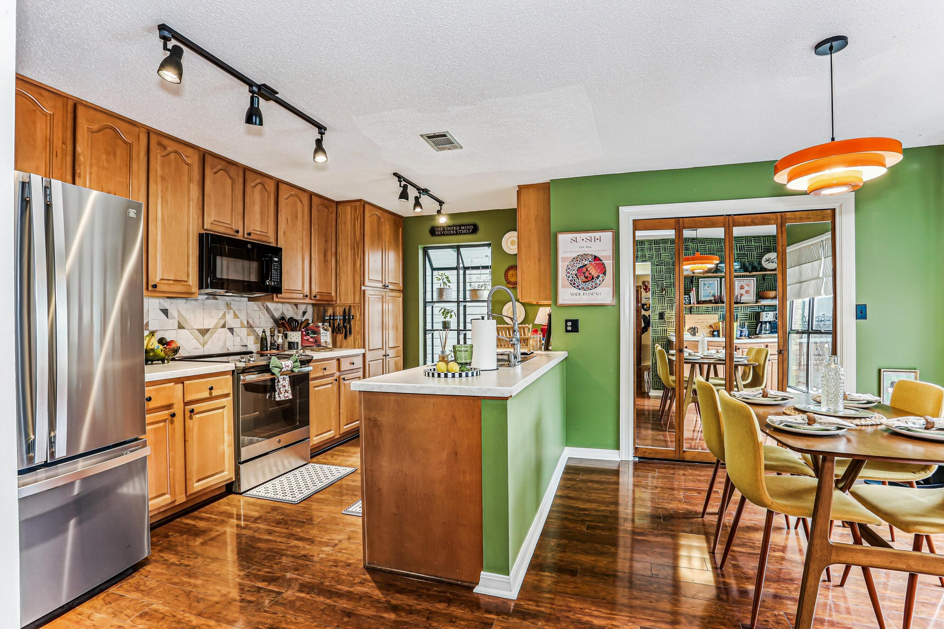 DONLABROOK GARDYNS S/D LOT 8 BLK A - Residential