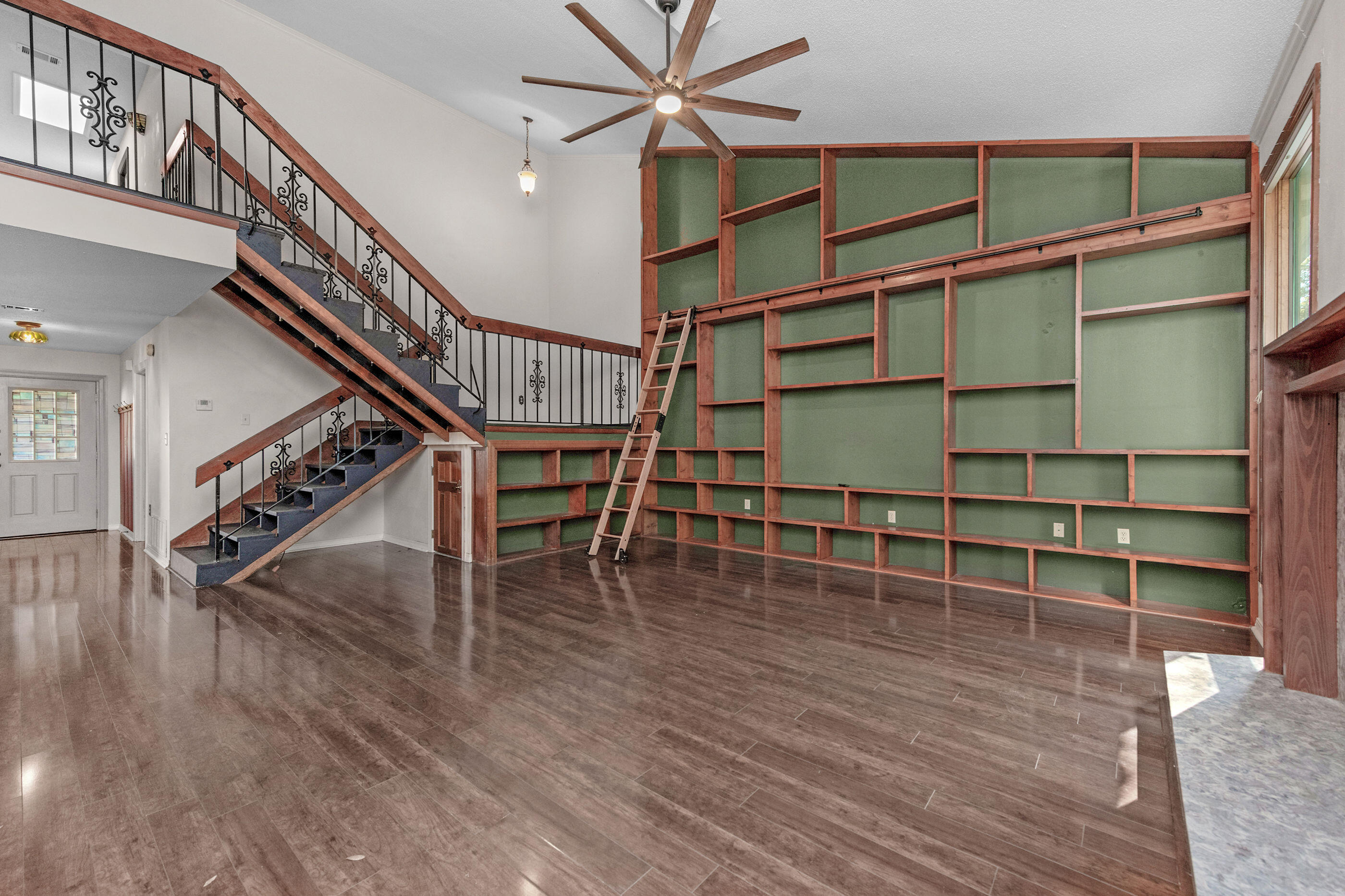 DONLABROOK GARDYNS S/D LOT 8 BLK A - Residential