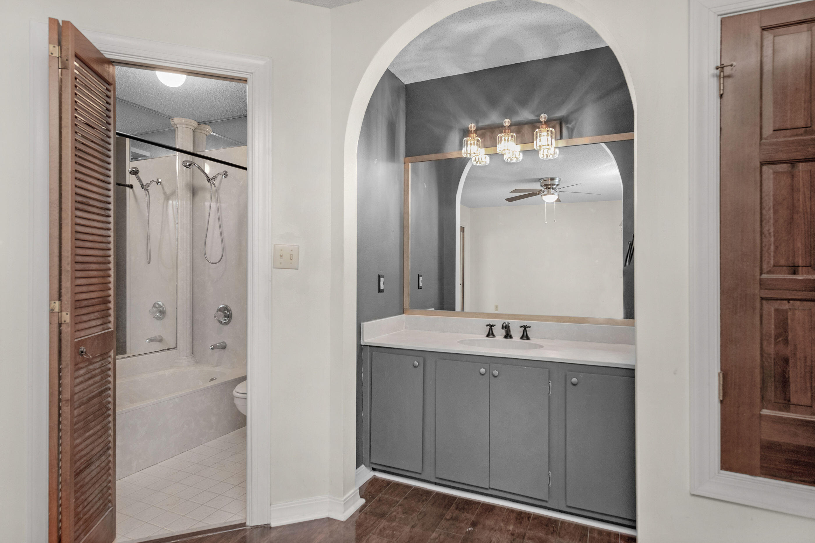 DONLABROOK GARDYNS S/D LOT 8 BLK A - Residential