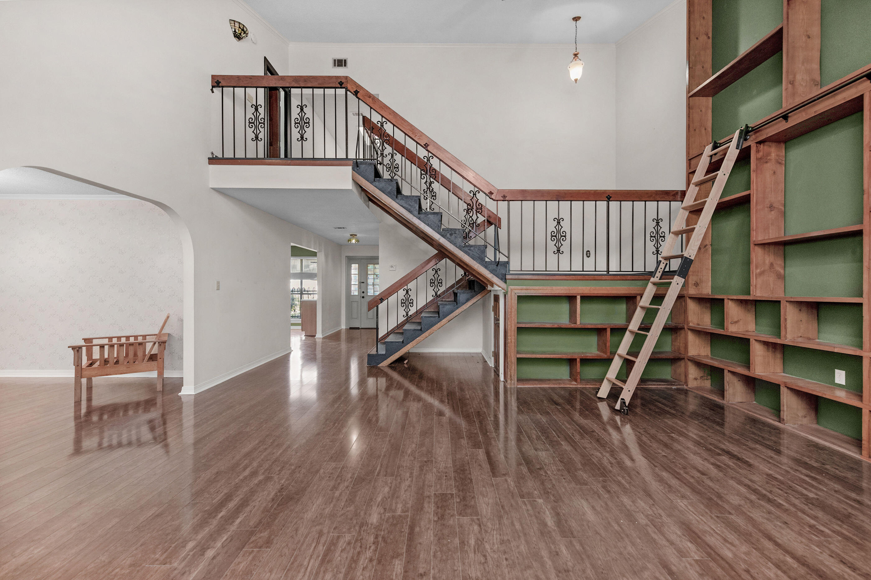 DONLABROOK GARDYNS S/D LOT 8 BLK A - Residential