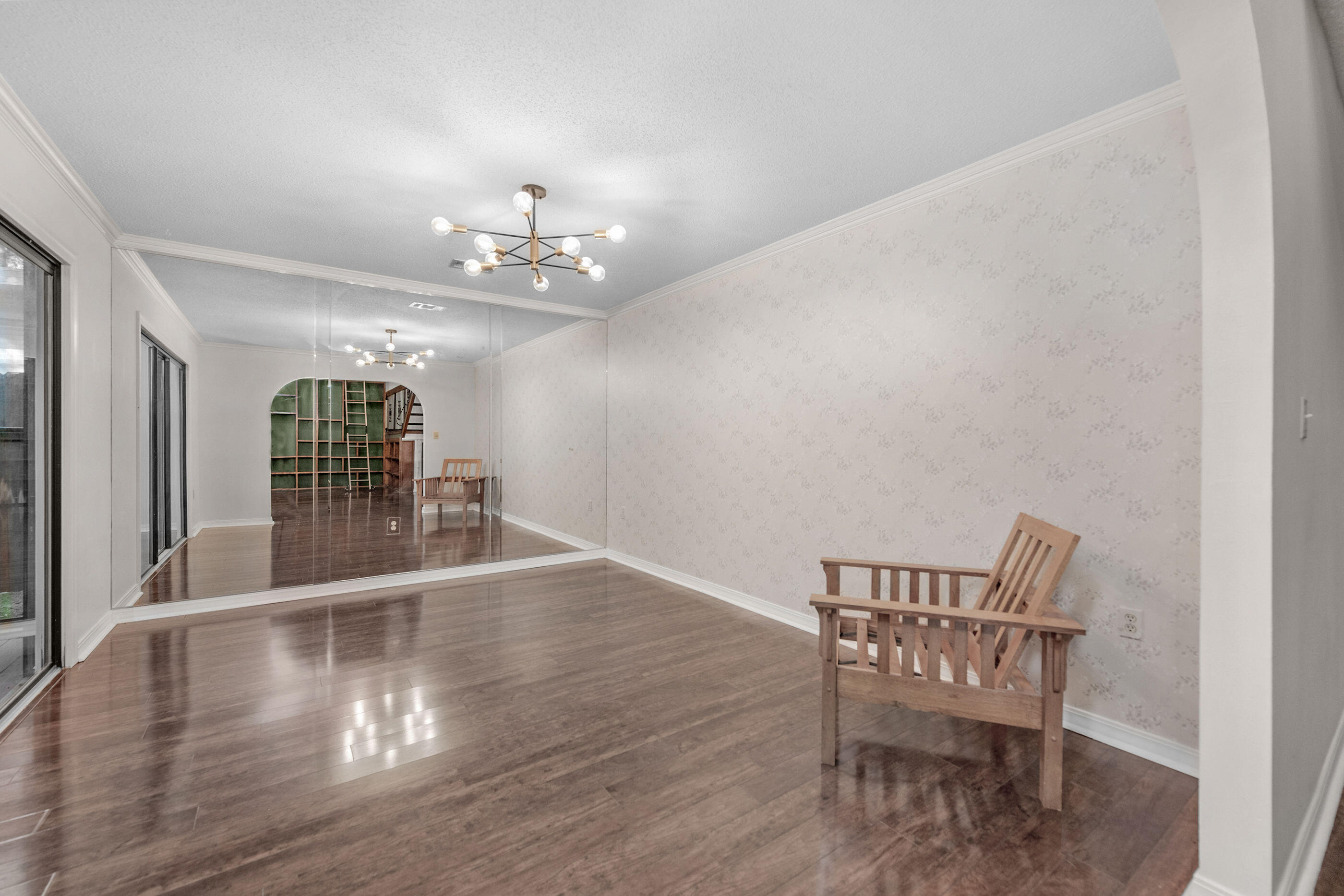 DONLABROOK GARDYNS S/D LOT 8 BLK A - Residential