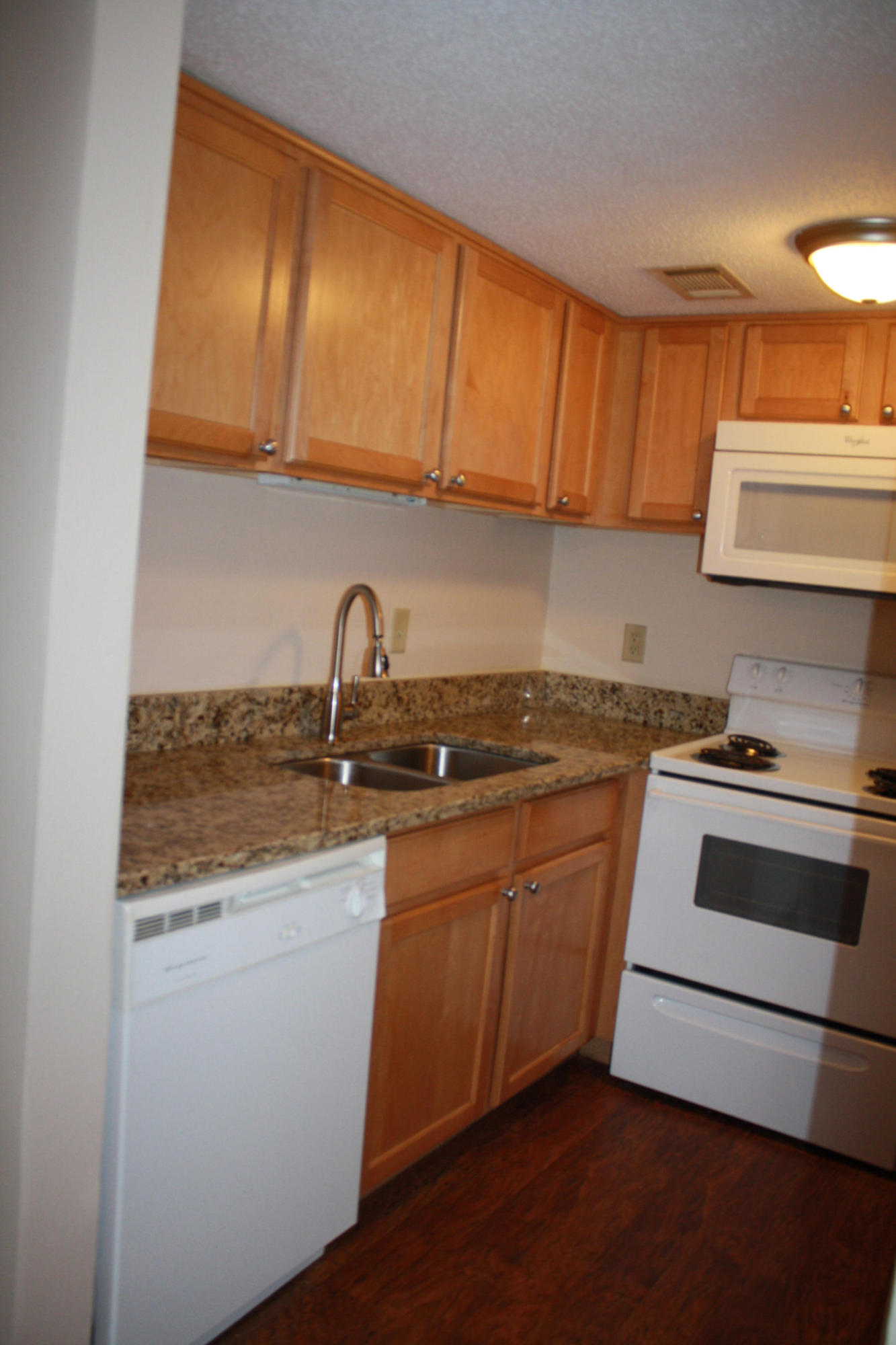 FINISTERRA CONDO - Residential