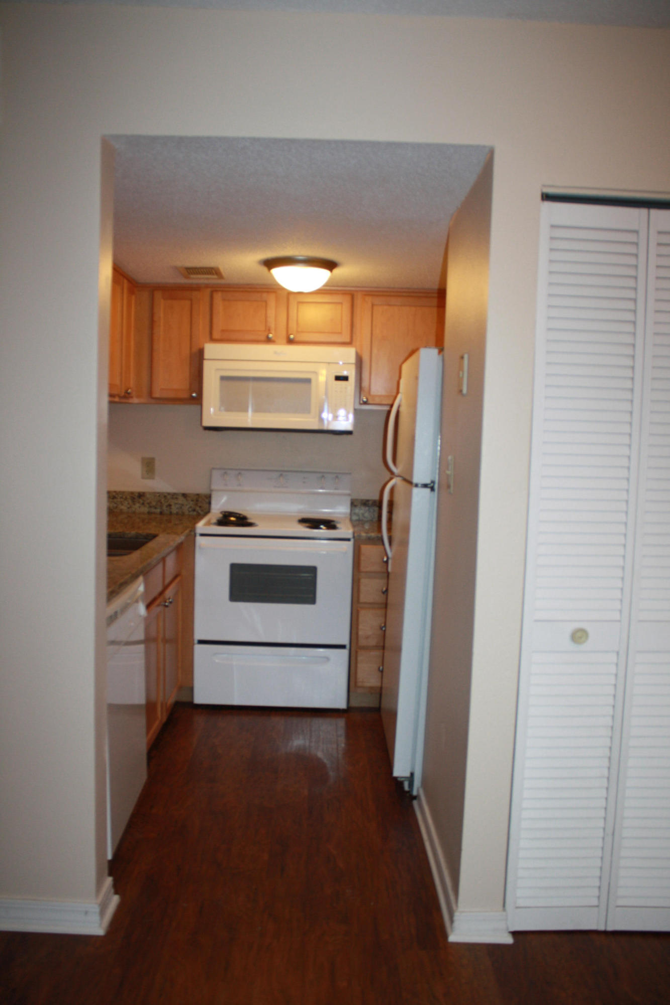 FINISTERRA CONDO - Residential