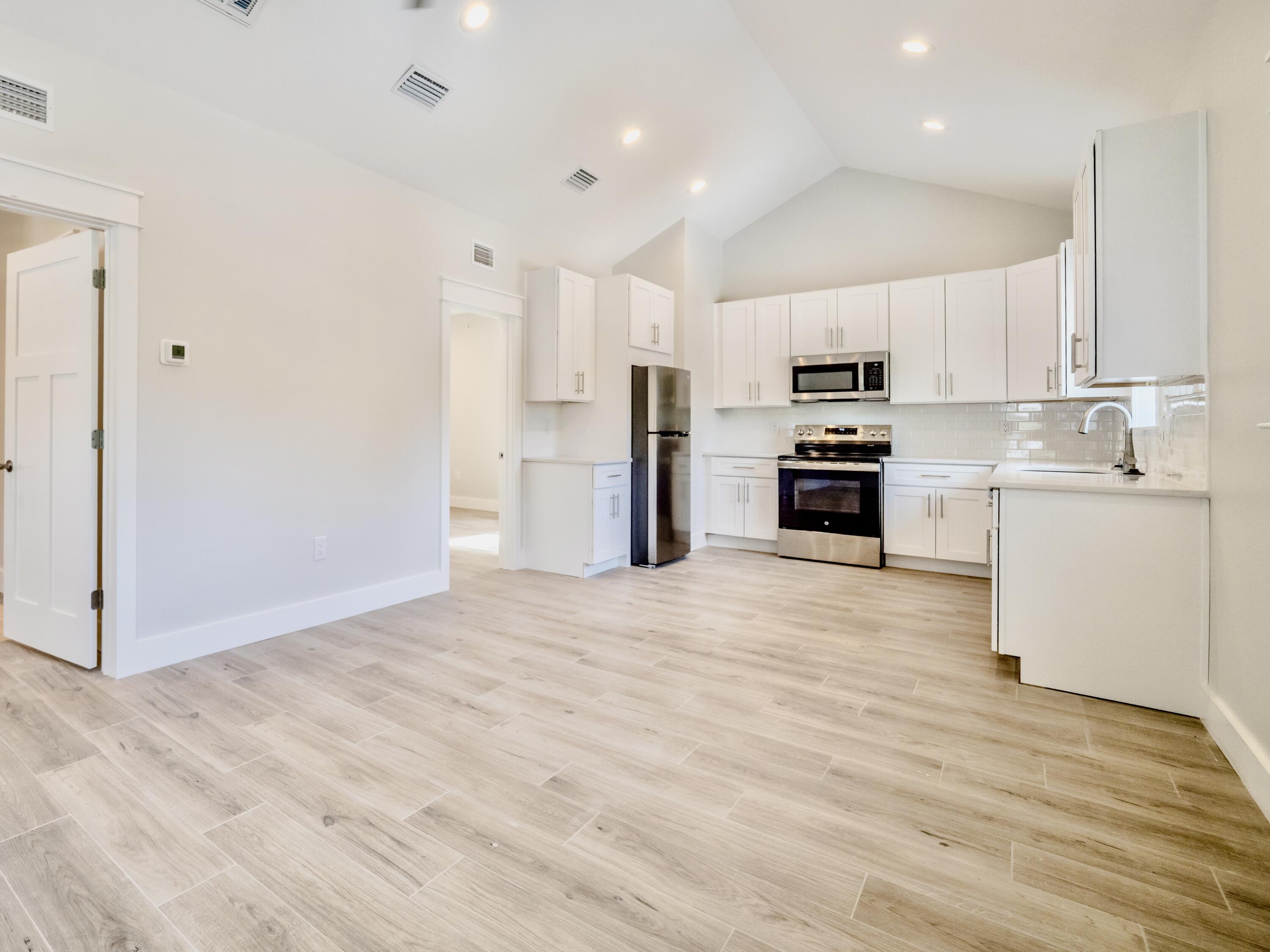 MAGNOLIA BEACH - Residential