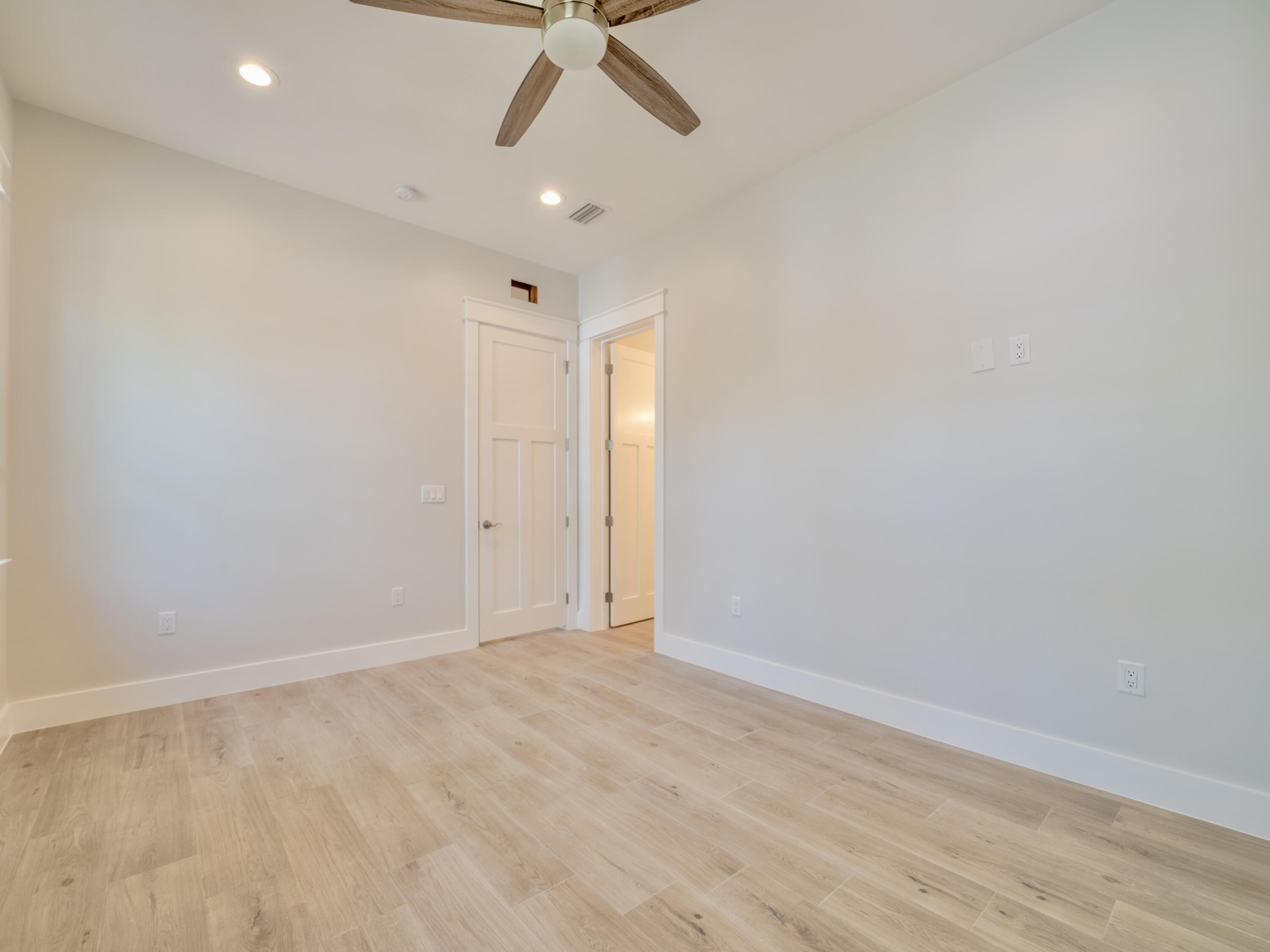 MAGNOLIA BEACH - Residential