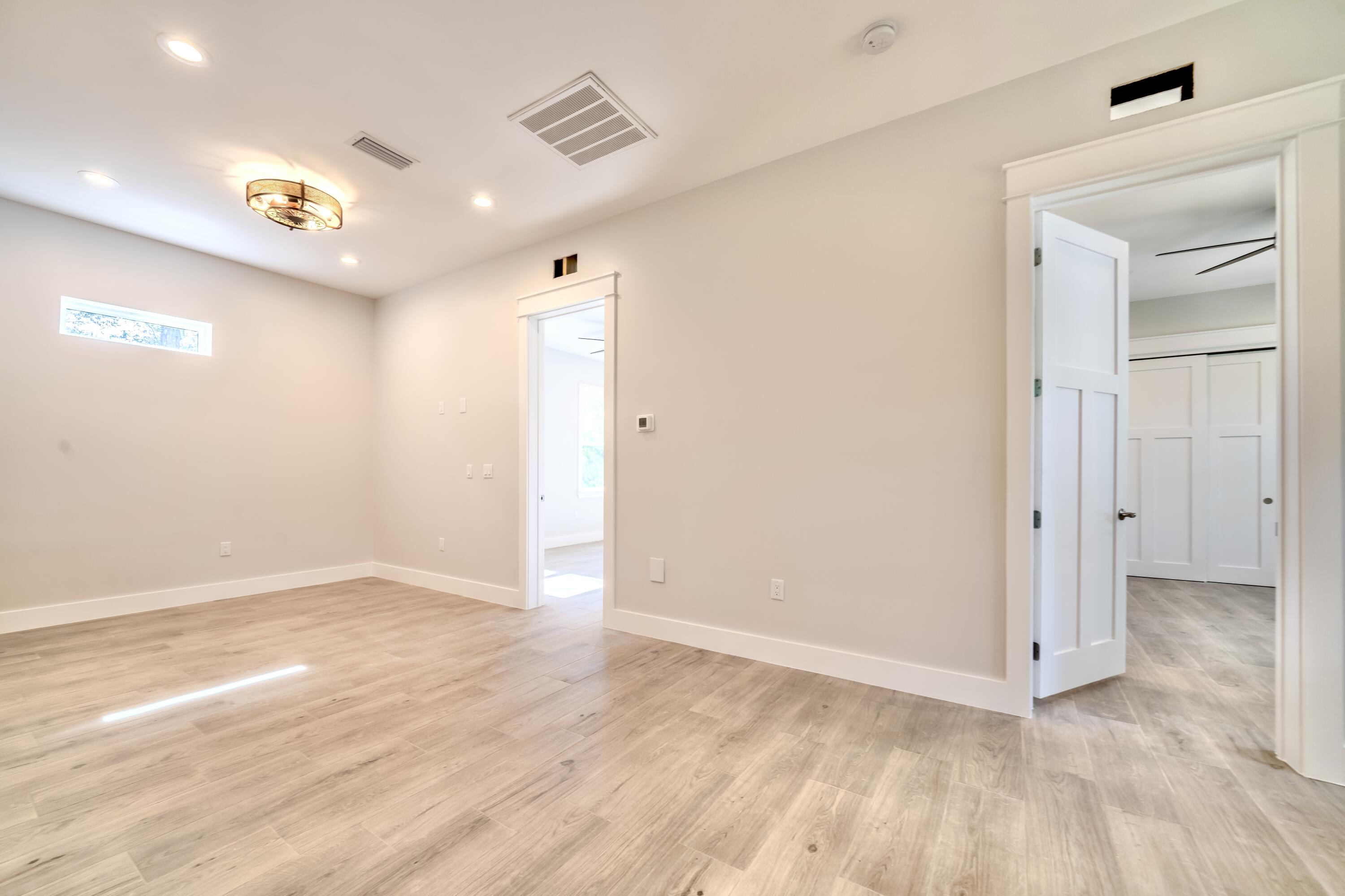 MAGNOLIA BEACH - Residential