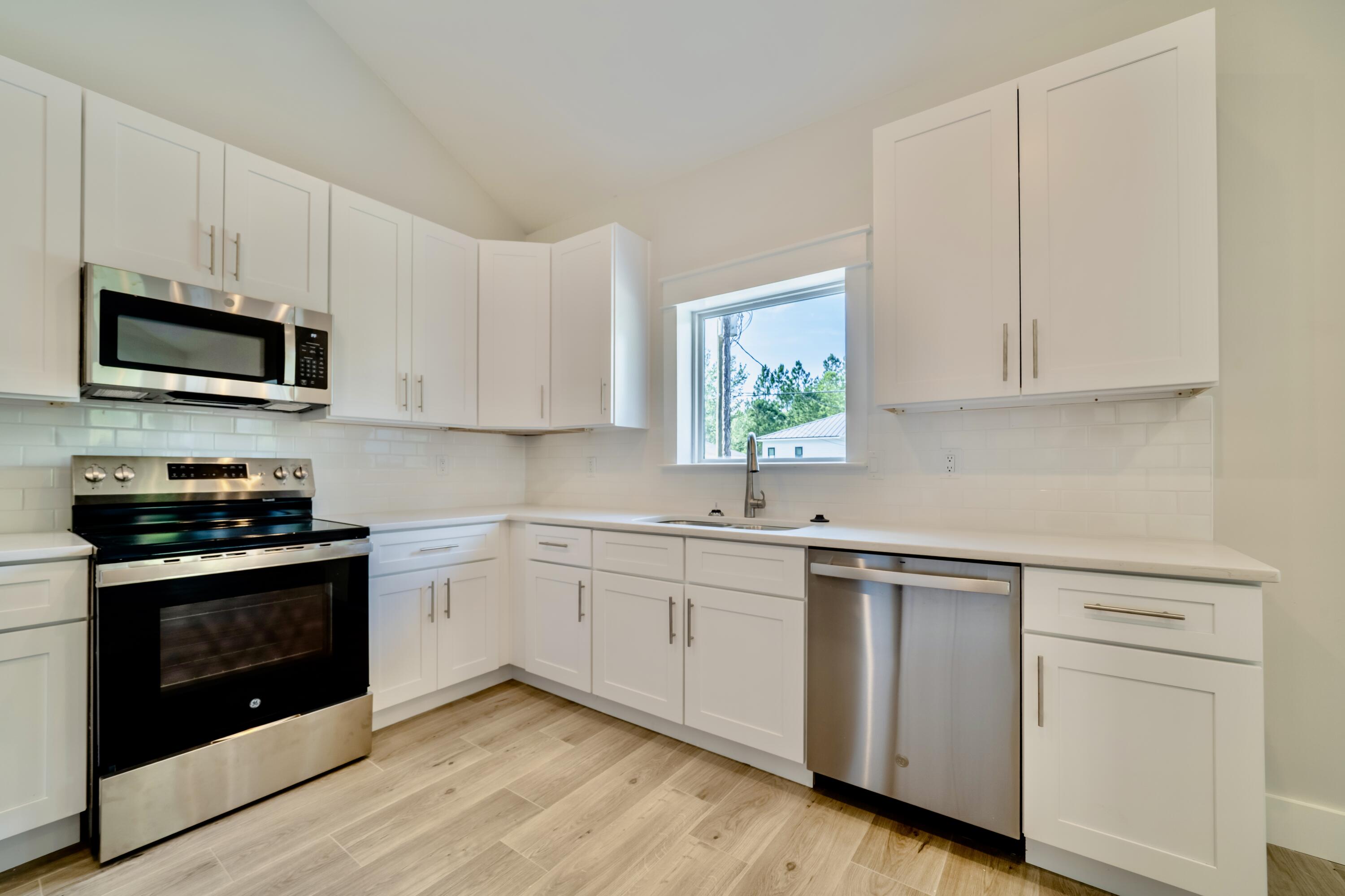 MAGNOLIA BEACH - Residential