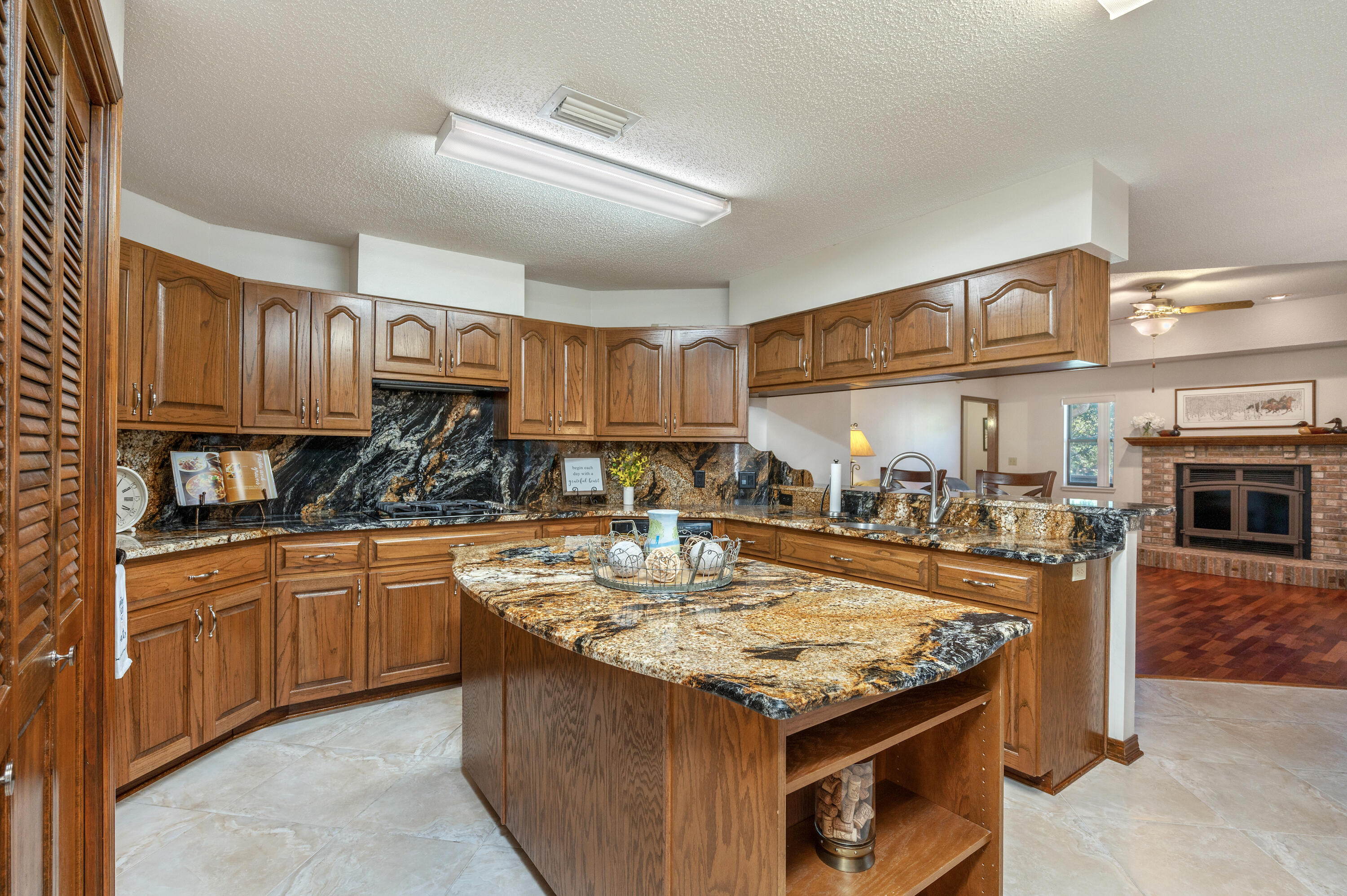 ROCKY BAYOU COUNTRY CLUB ESTATES 4 - Residential