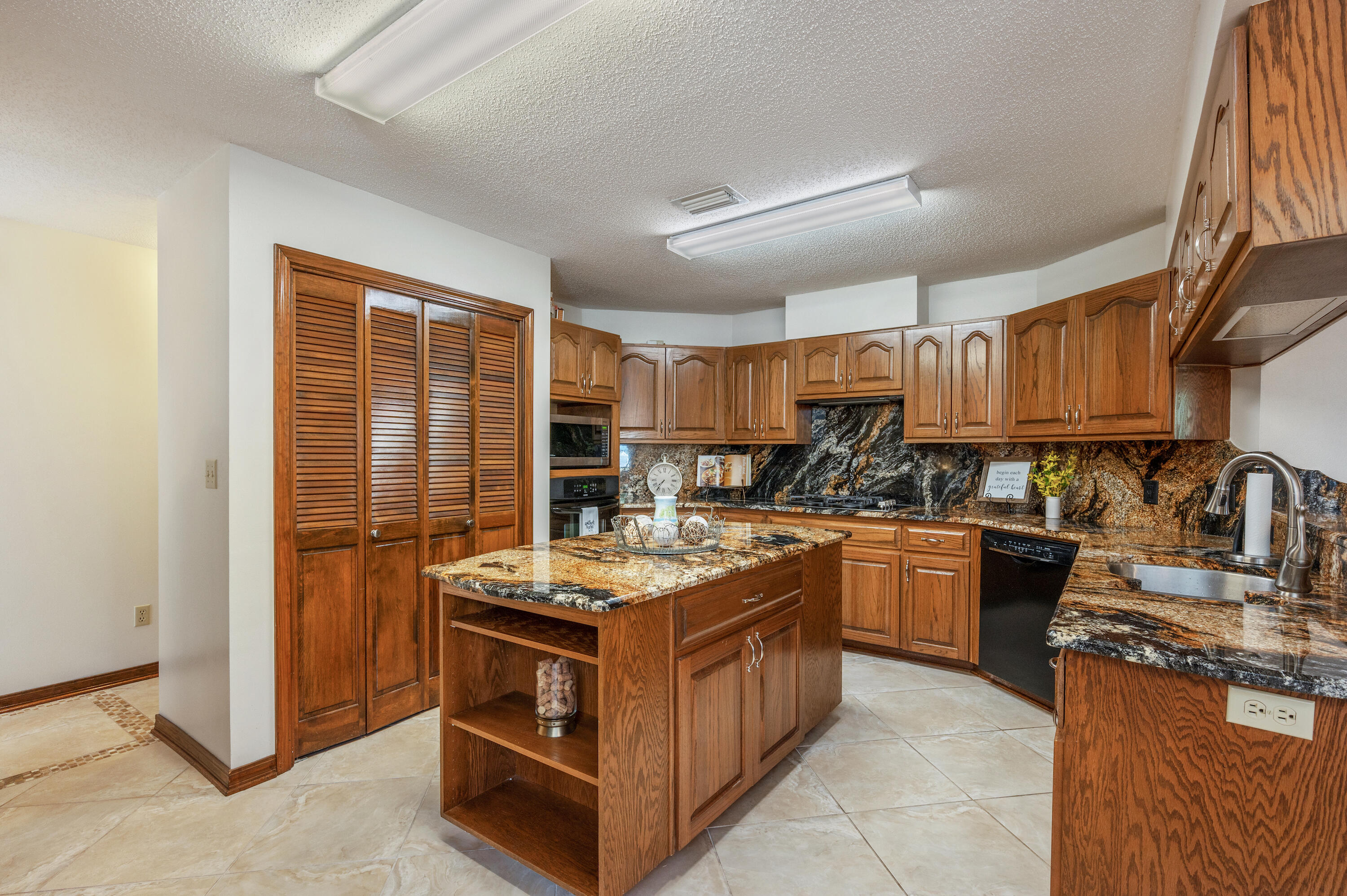 ROCKY BAYOU COUNTRY CLUB ESTATES 4 - Residential