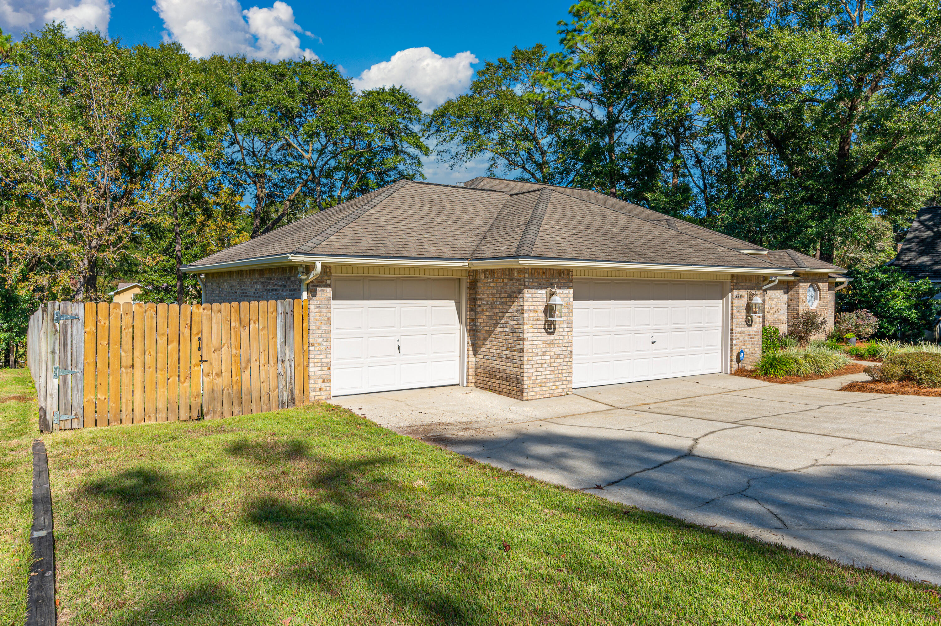 ROCKY BAYOU COUNTRY CLUB ESTATES 4 - Residential