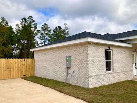 A home in DeFuniak Springs