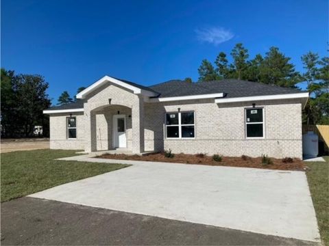 A home in DeFuniak Springs