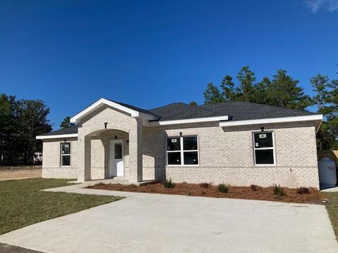 A home in DeFuniak Springs