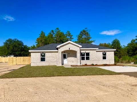 A home in DeFuniak Springs