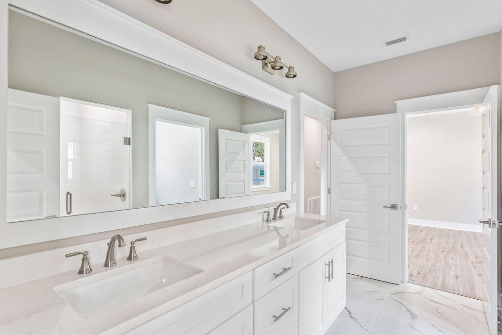 MAGNOLIA BEACH - Residential