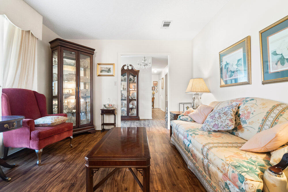 COUNTRY SQUIRE ESTATES - Residential