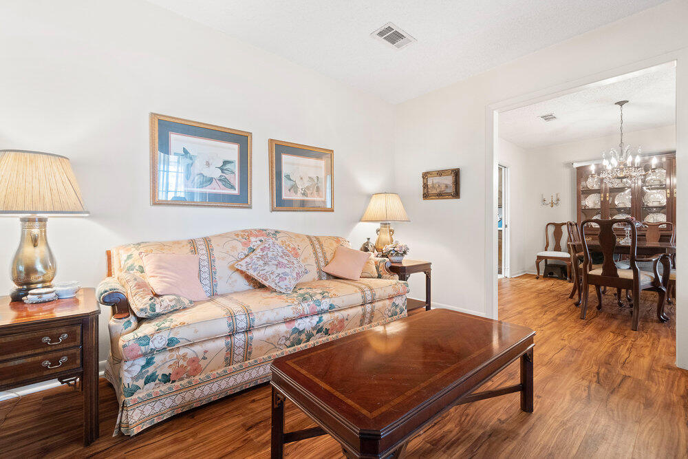 COUNTRY SQUIRE ESTATES - Residential