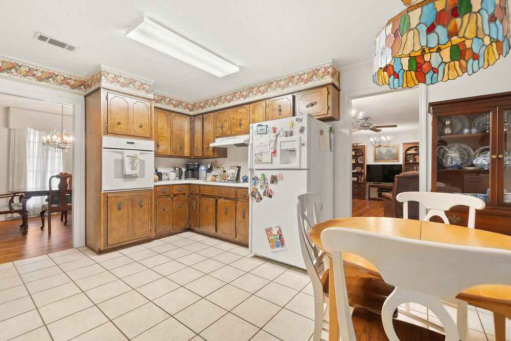 COUNTRY SQUIRE ESTATES - Residential