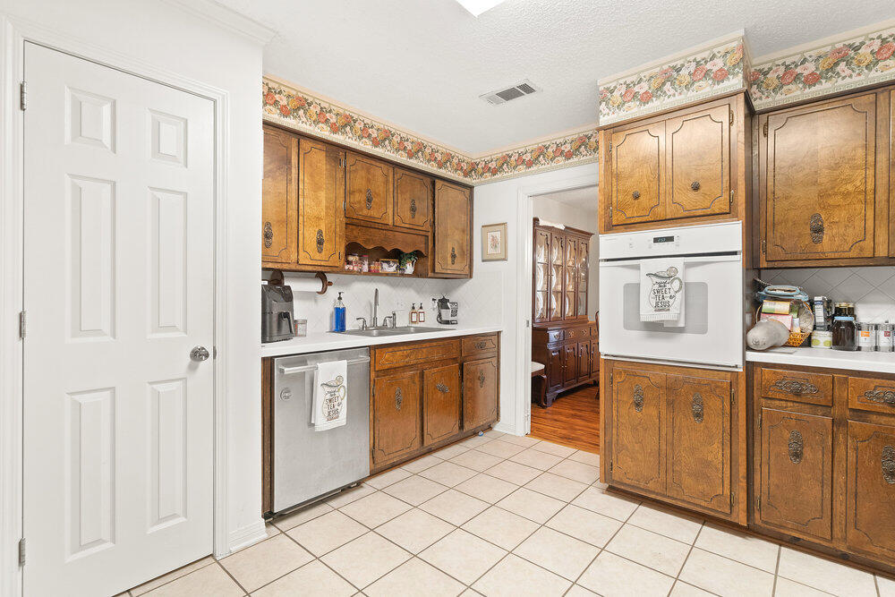 COUNTRY SQUIRE ESTATES - Residential