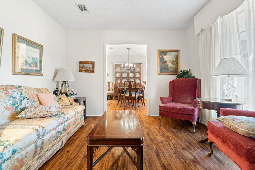 COUNTRY SQUIRE ESTATES - Residential