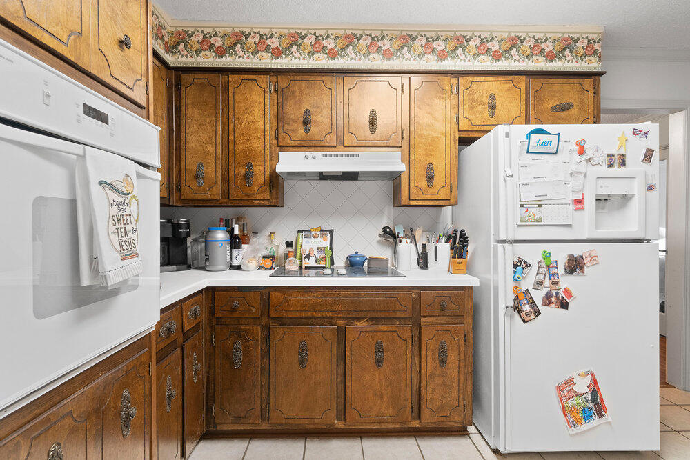 COUNTRY SQUIRE ESTATES - Residential