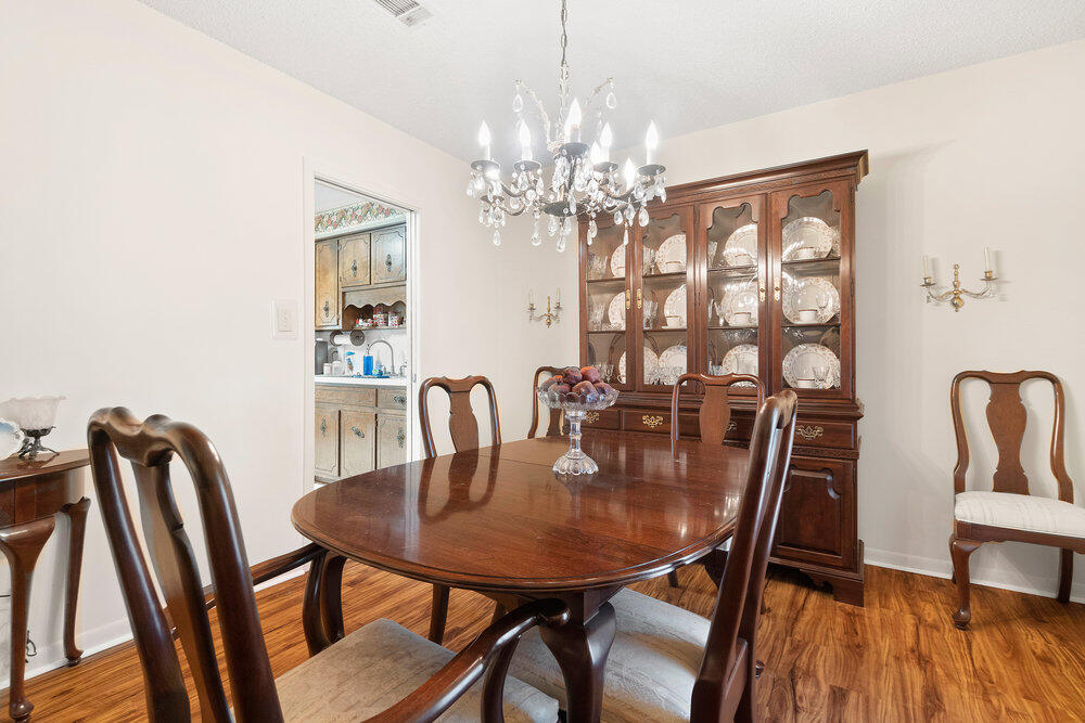 COUNTRY SQUIRE ESTATES - Residential