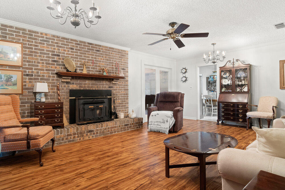 COUNTRY SQUIRE ESTATES - Residential