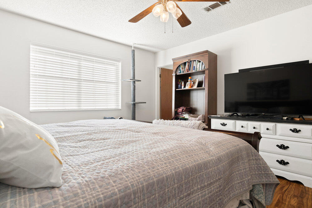 COUNTRY SQUIRE ESTATES - Residential