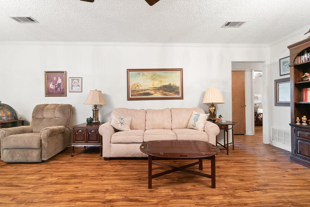 COUNTRY SQUIRE ESTATES - Residential