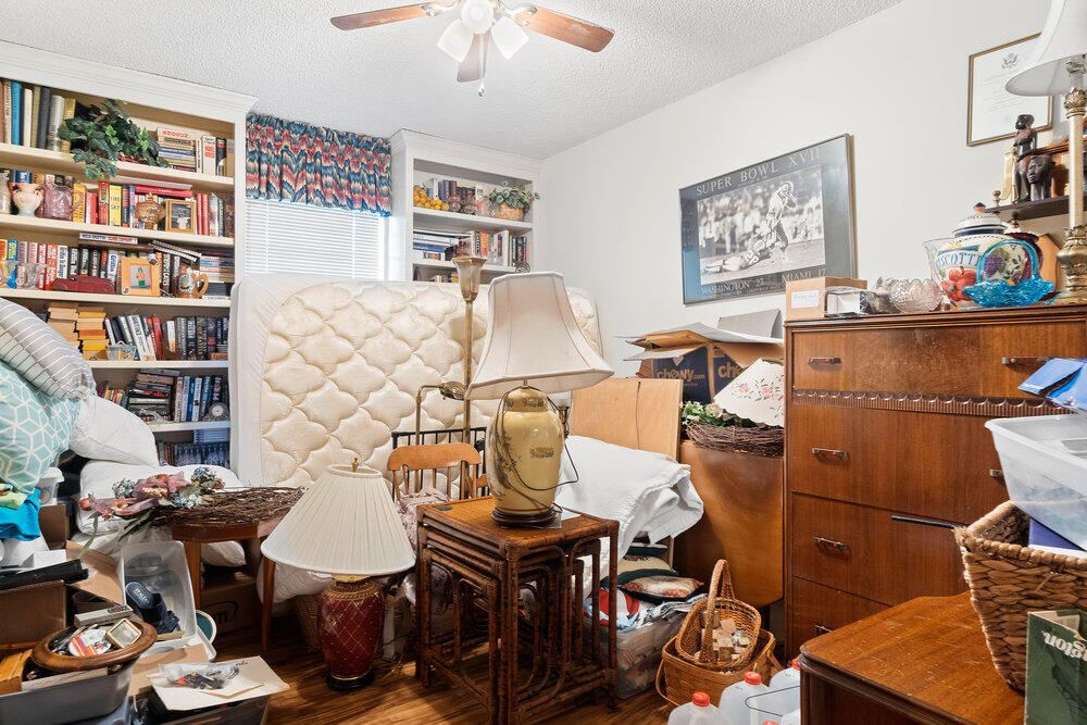 COUNTRY SQUIRE ESTATES - Residential