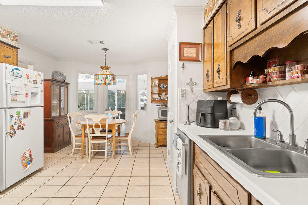 COUNTRY SQUIRE ESTATES - Residential