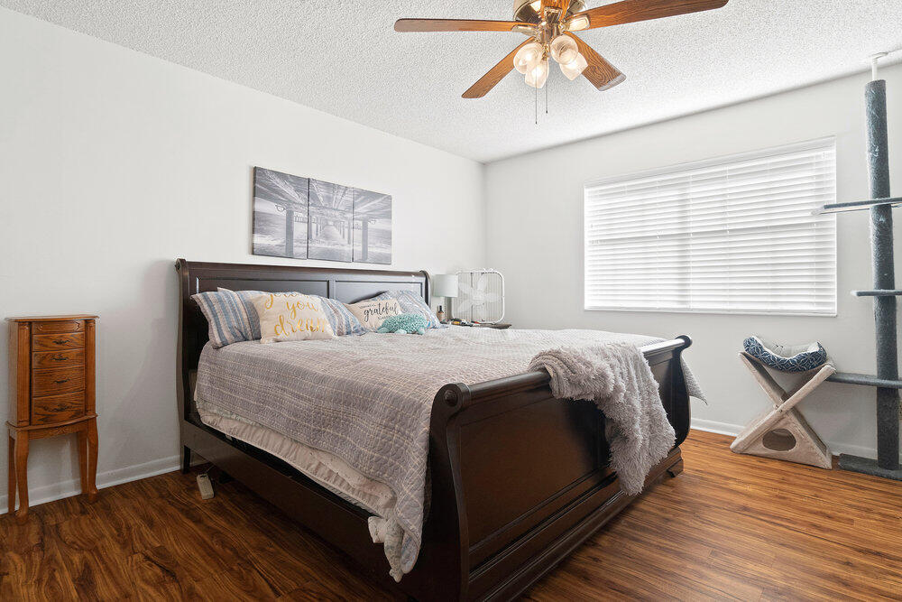 COUNTRY SQUIRE ESTATES - Residential