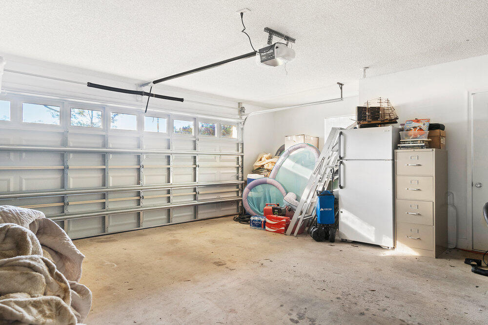 COUNTRY SQUIRE ESTATES - Residential