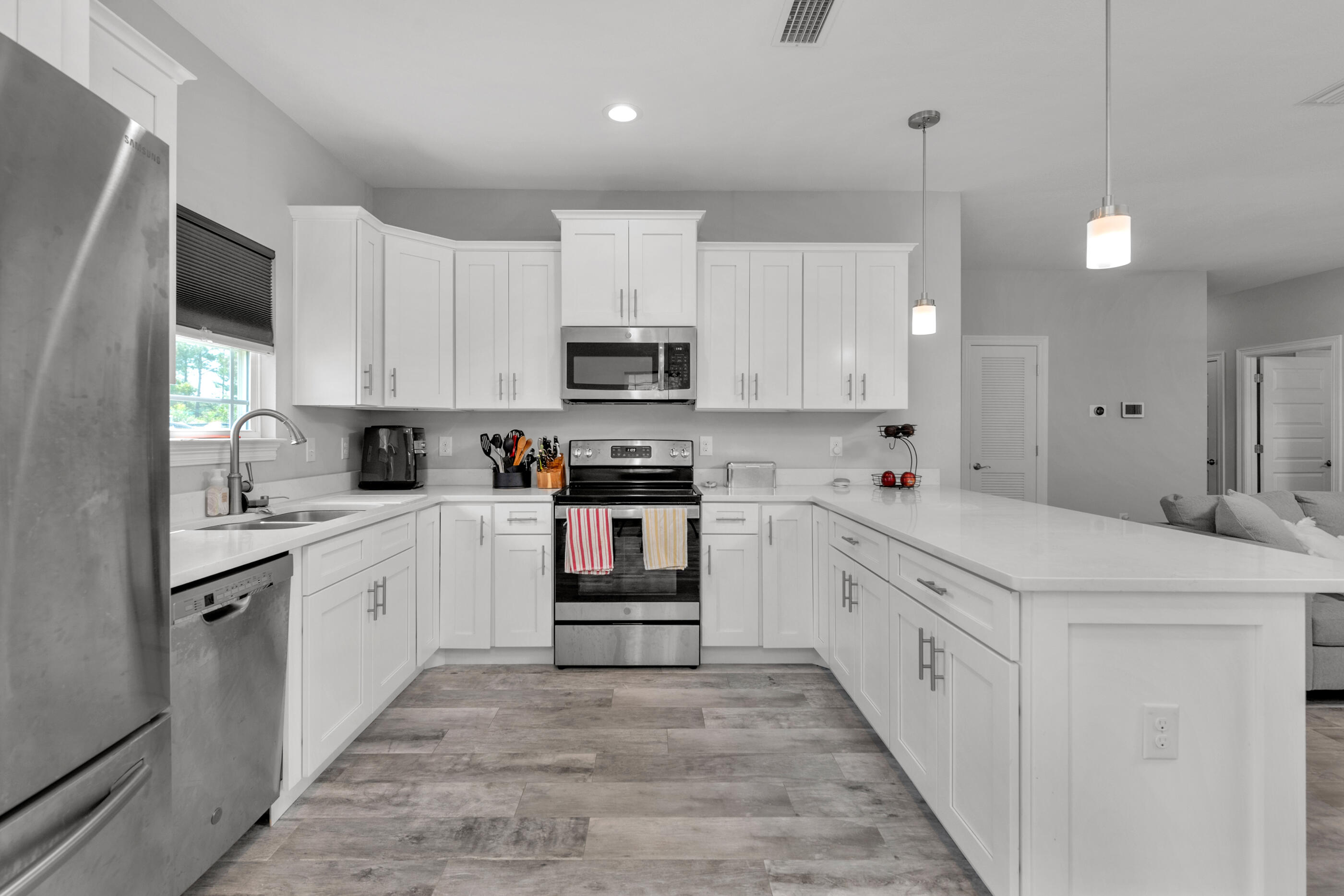 CRESCENT SHORES - Residential