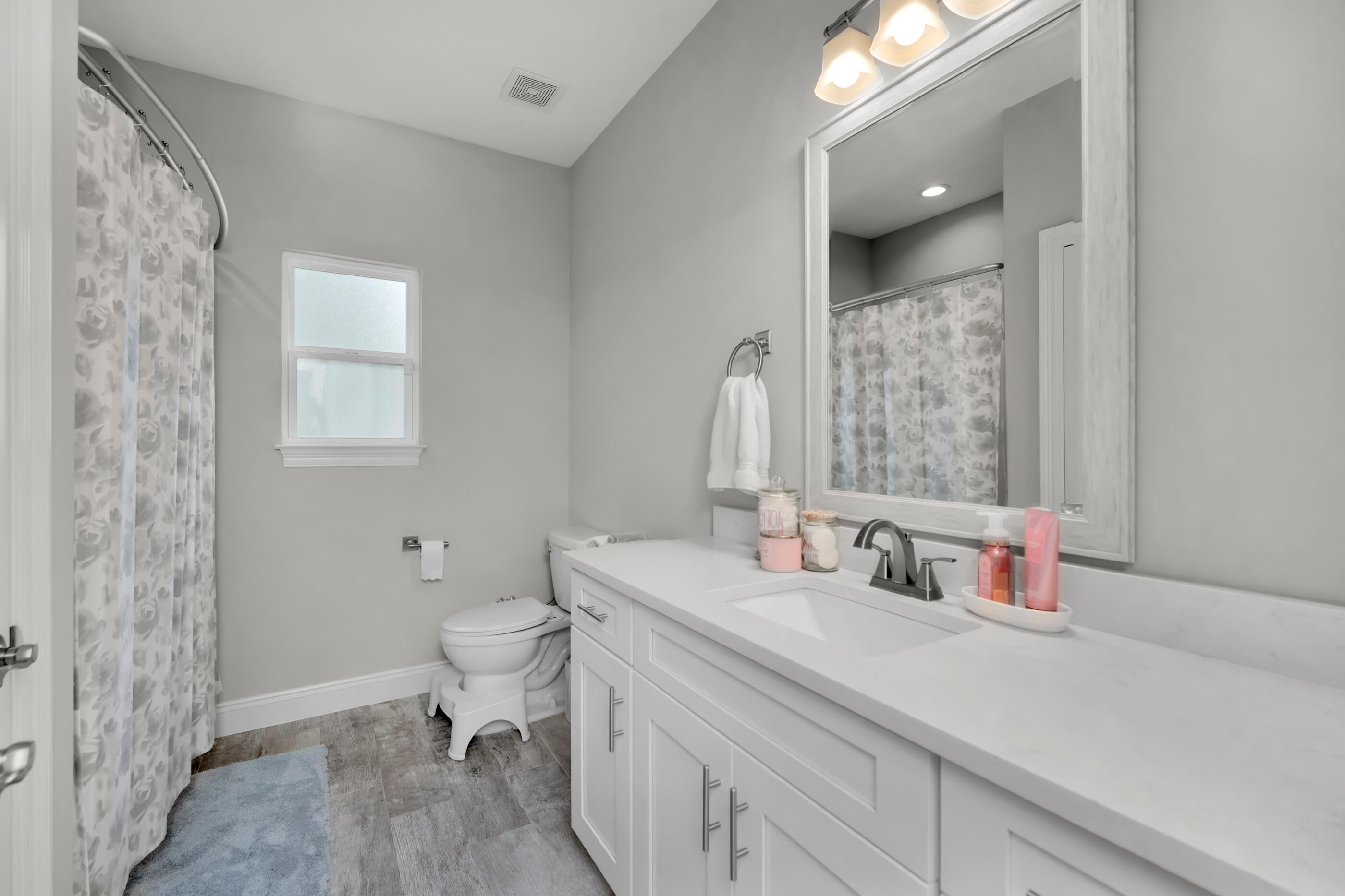 CRESCENT SHORES - Residential