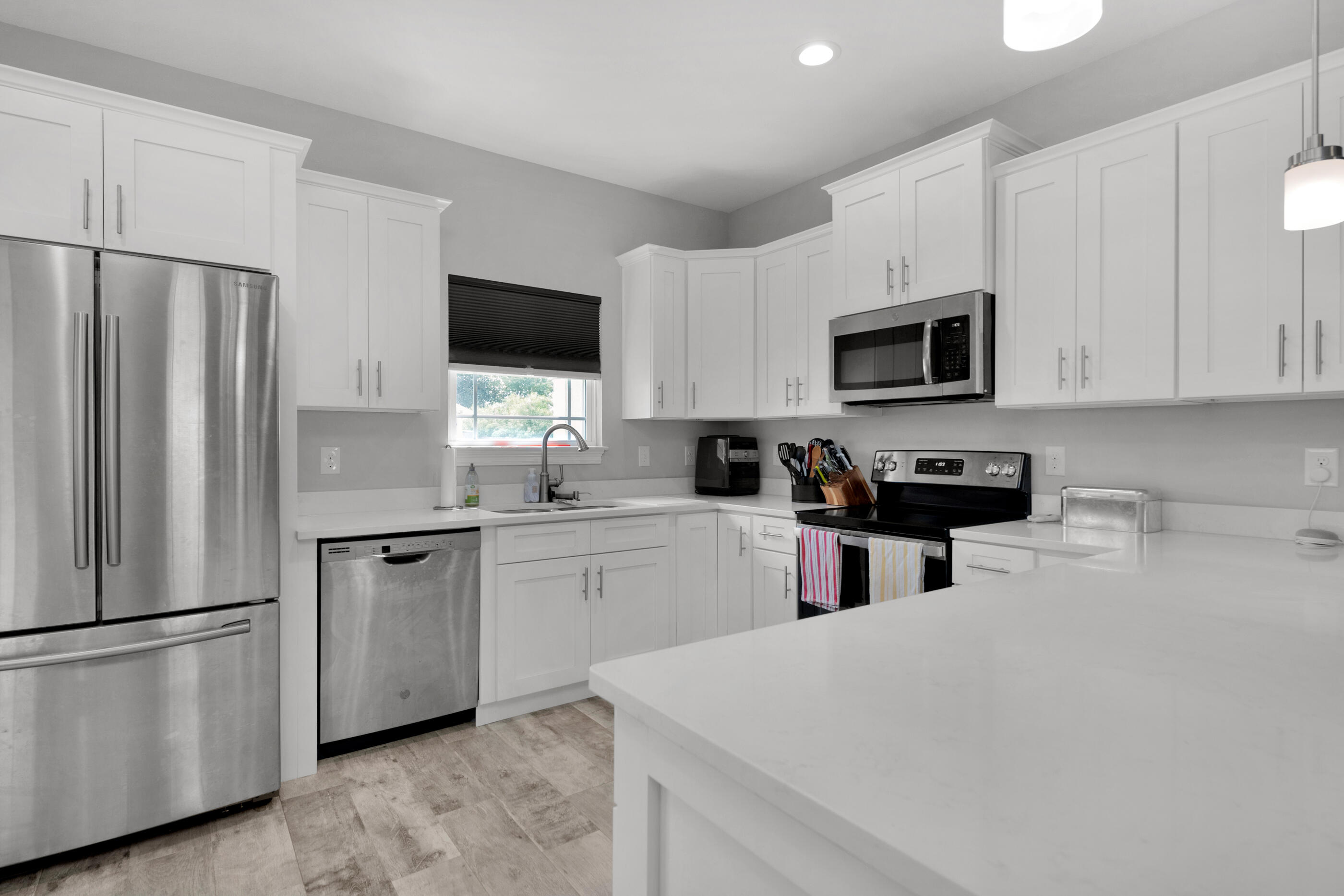 CRESCENT SHORES - Residential