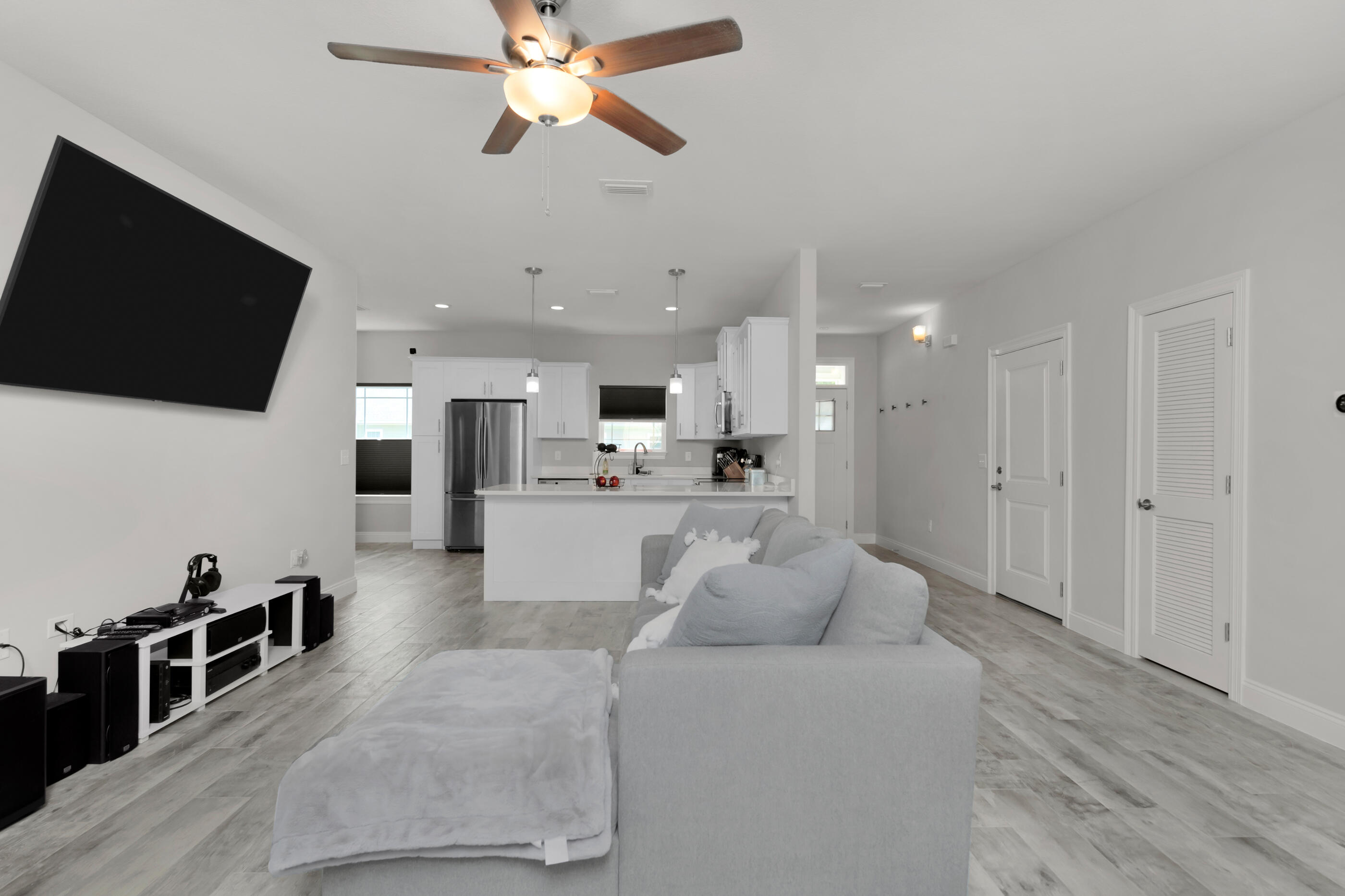 CRESCENT SHORES - Residential