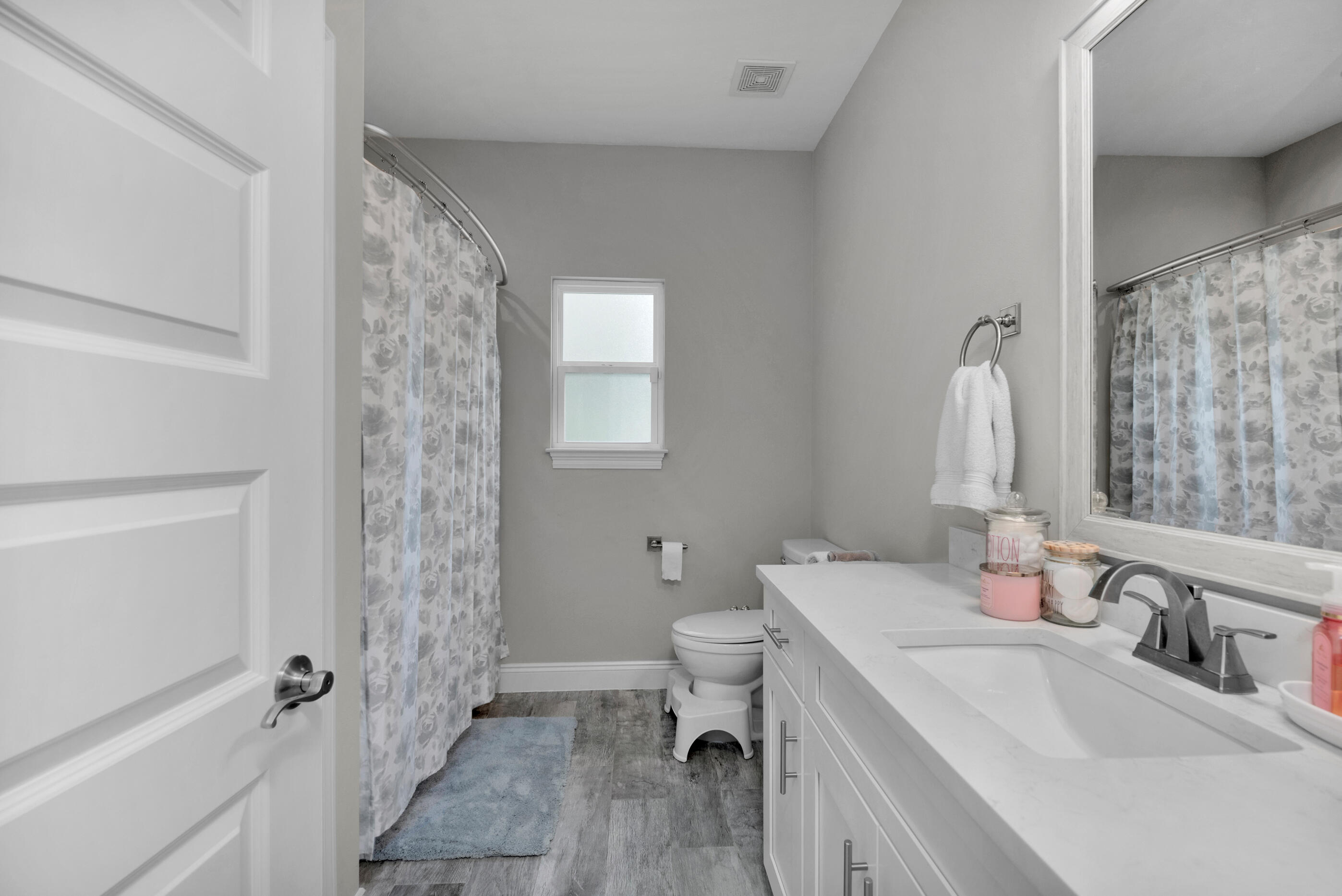 CRESCENT SHORES - Residential