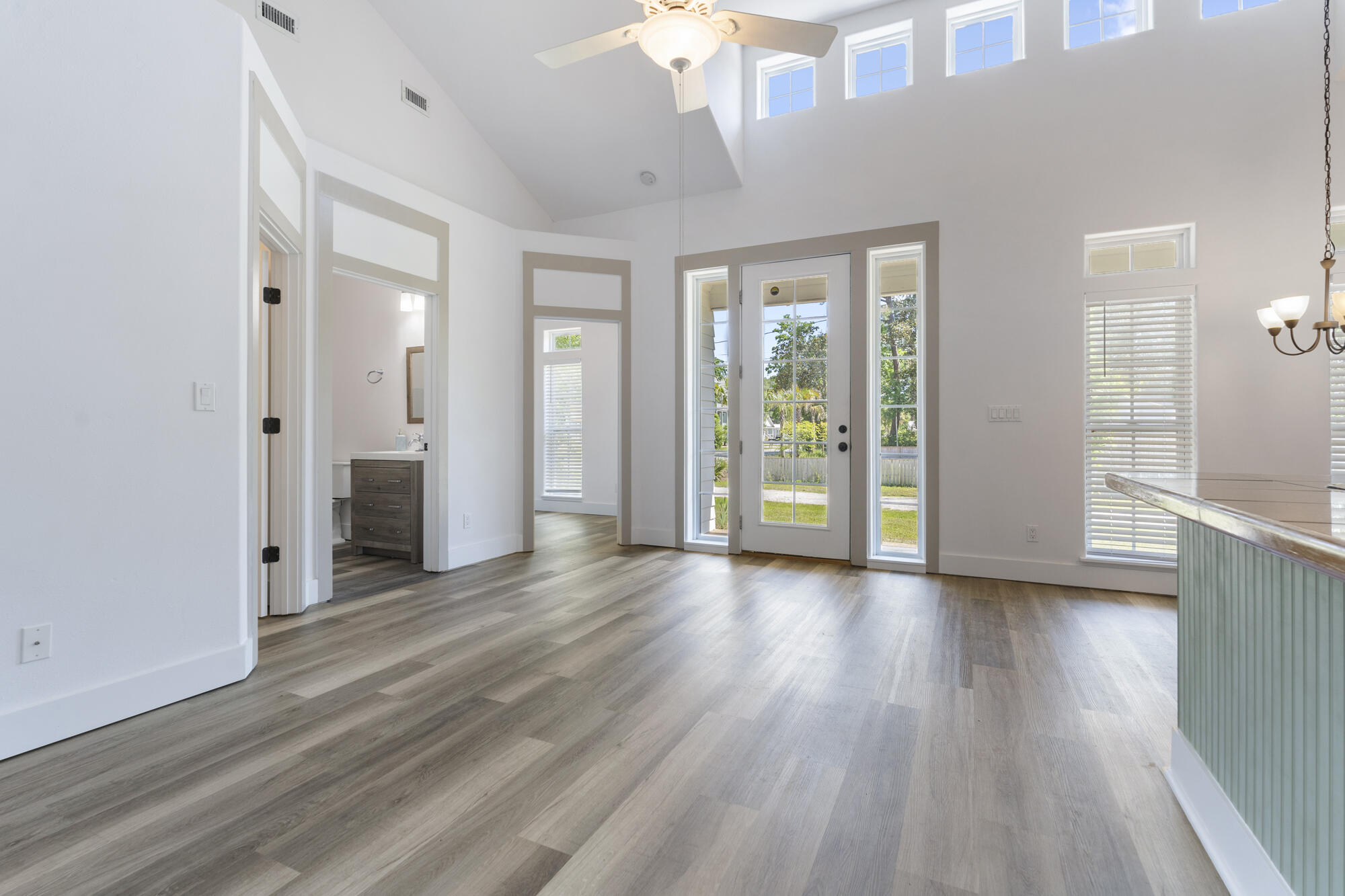 TOWN OF SANTA ROSA - Residential