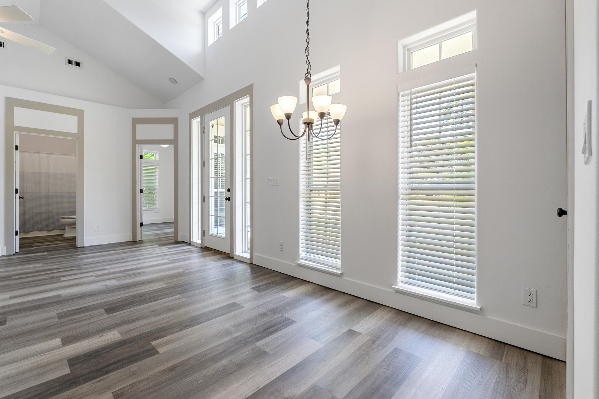 TOWN OF SANTA ROSA - Residential