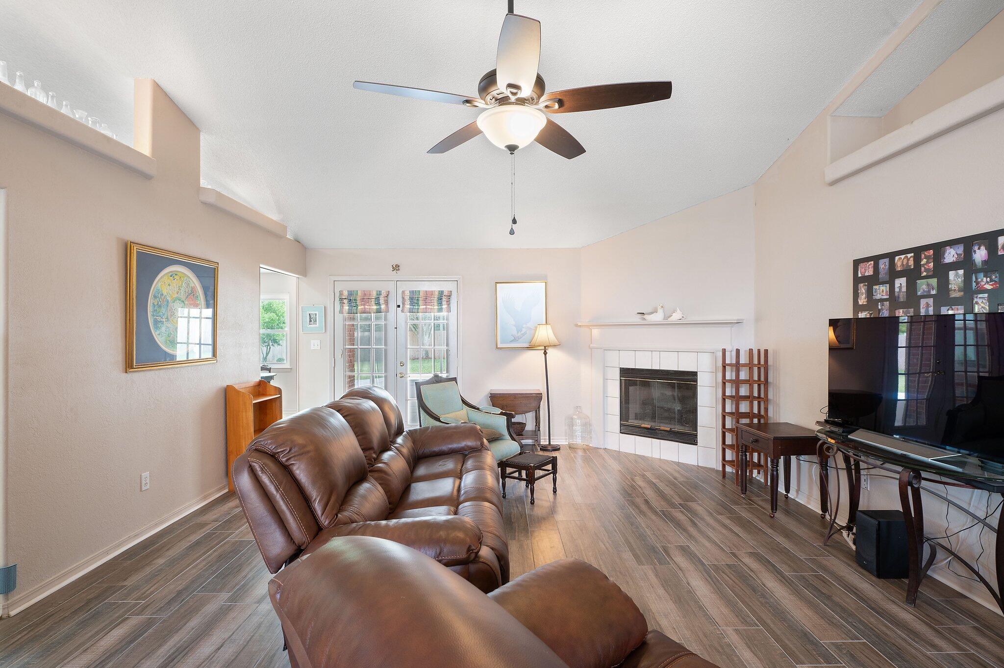 BAREFOOT CREEK - Residential