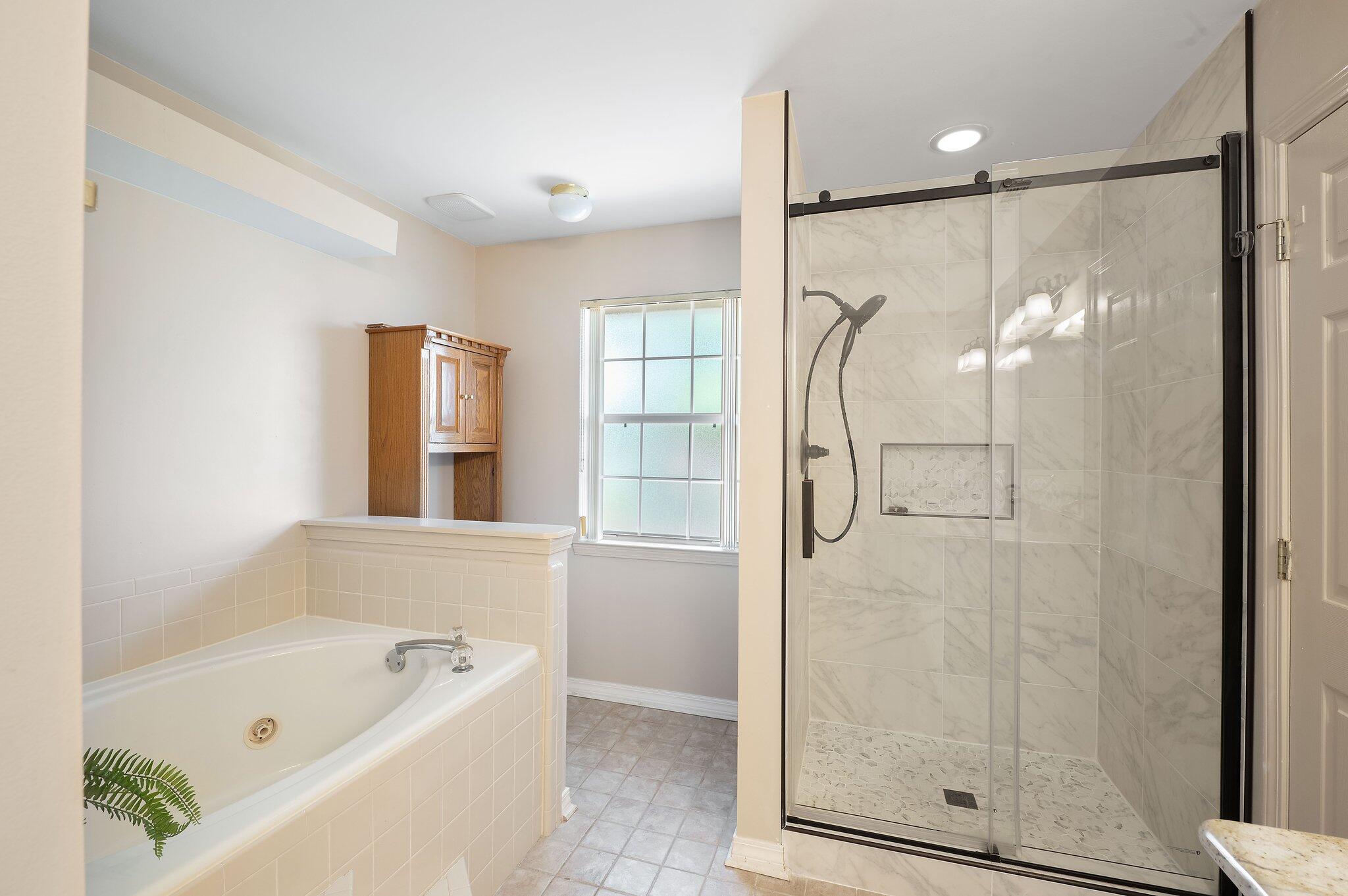 BAREFOOT CREEK - Residential