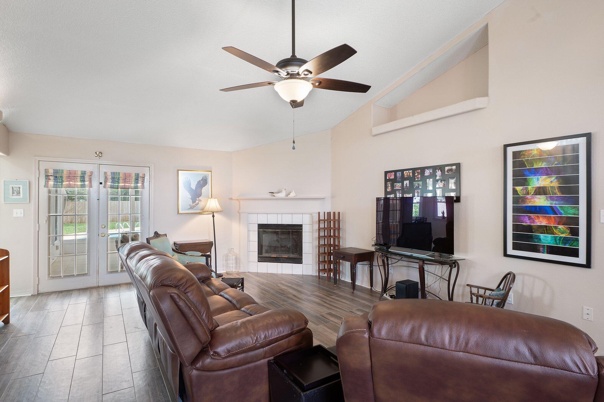 BAREFOOT CREEK - Residential