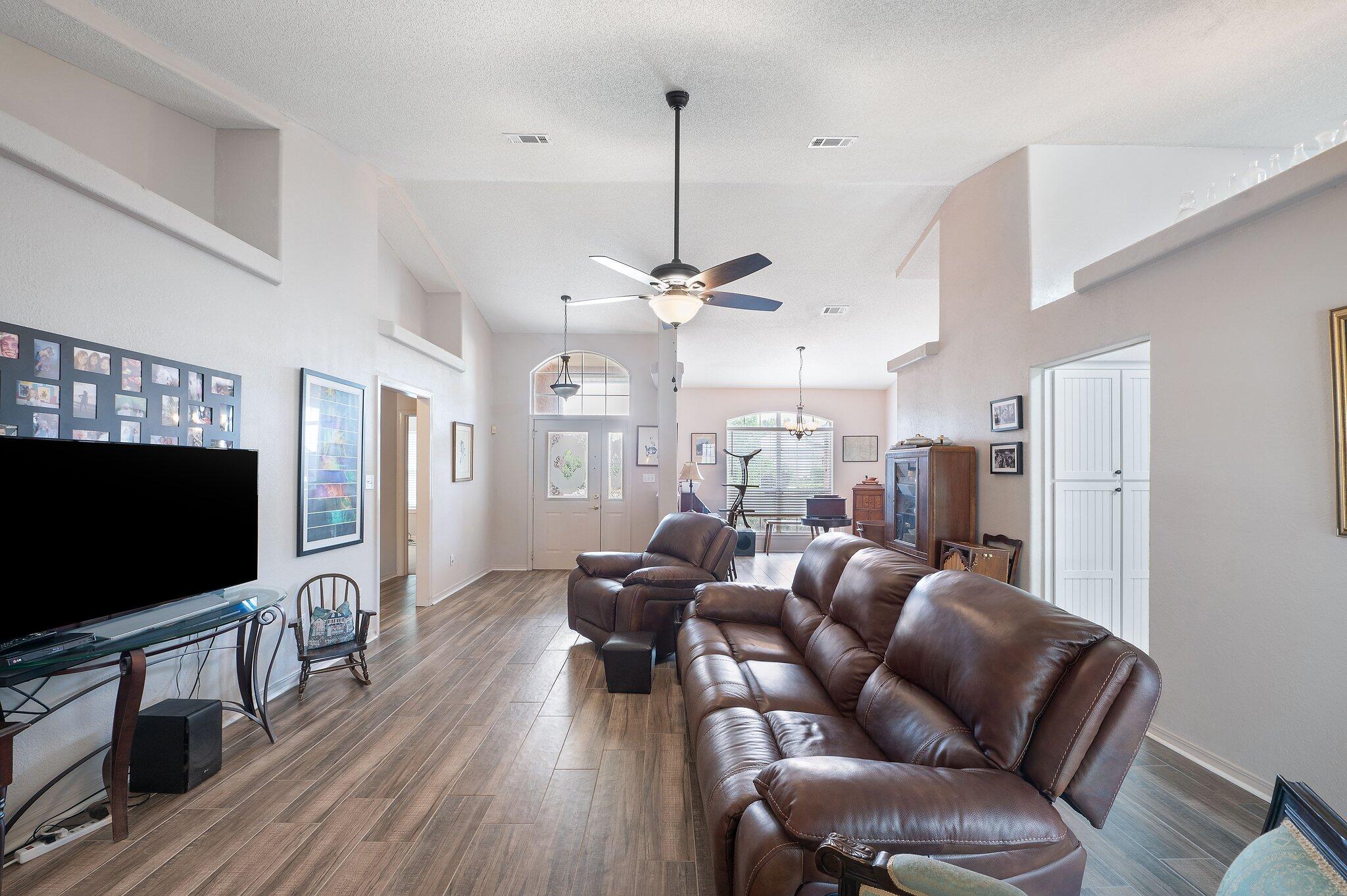 BAREFOOT CREEK - Residential