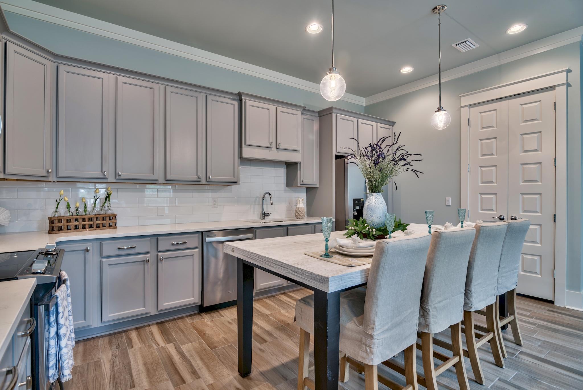 HIDDEN PALMS - Residential