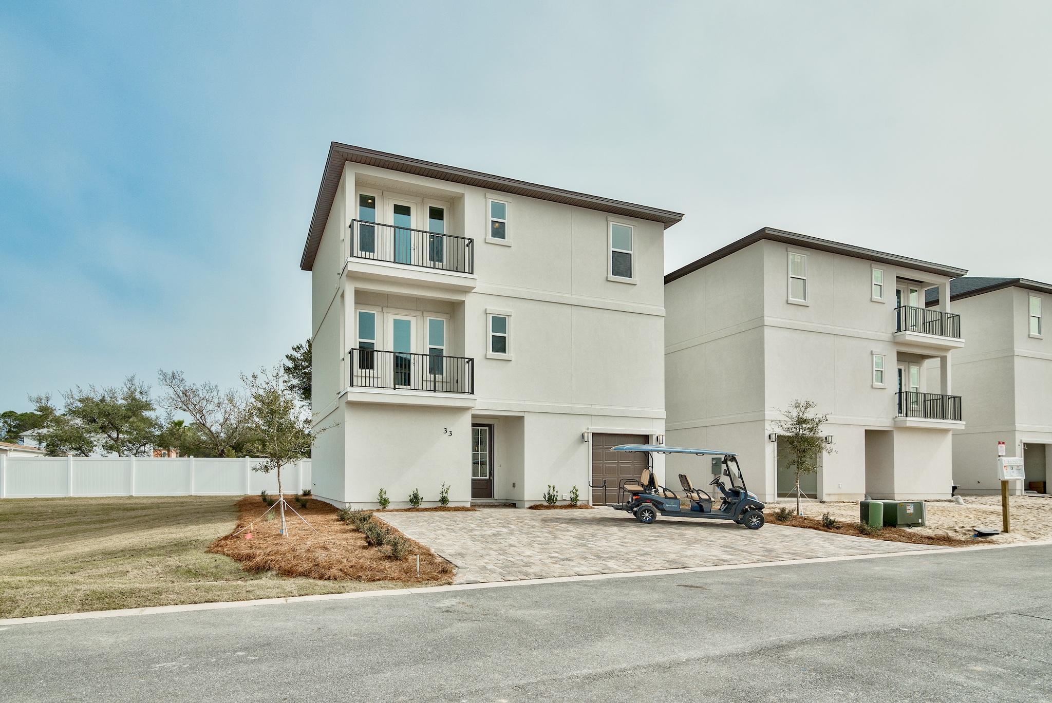 HIDDEN PALMS - Residential