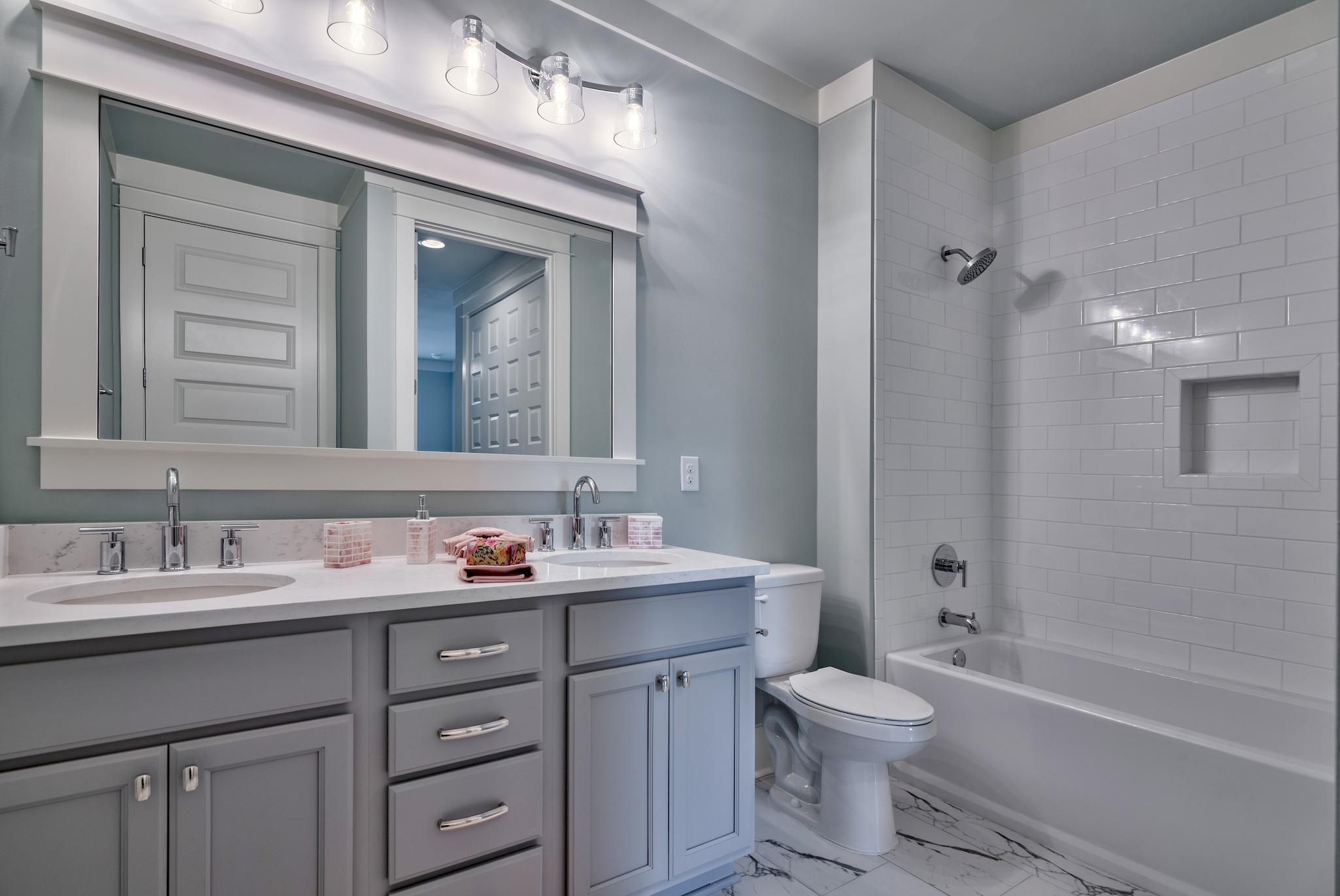 HIDDEN PALMS - Residential