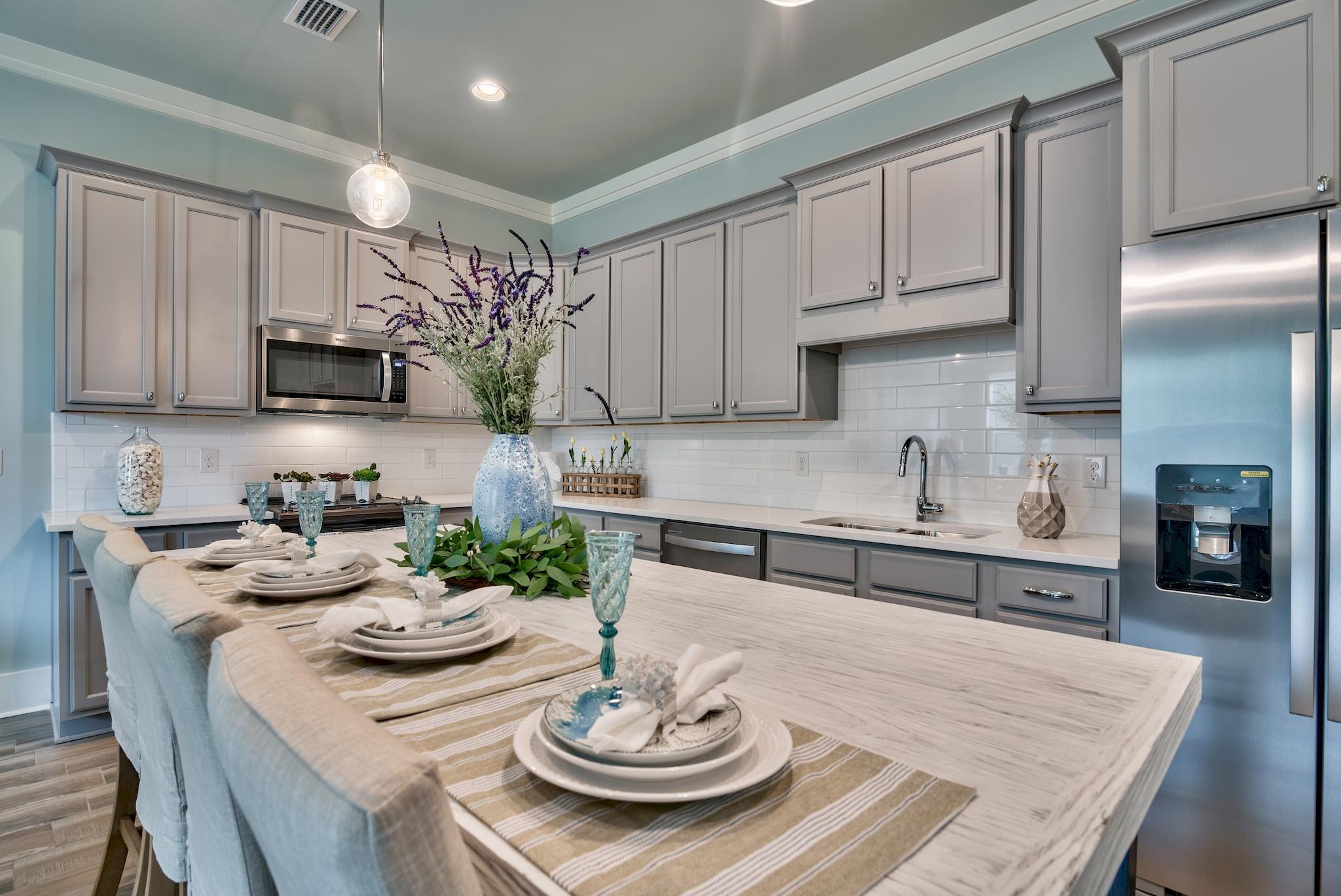 HIDDEN PALMS - Residential