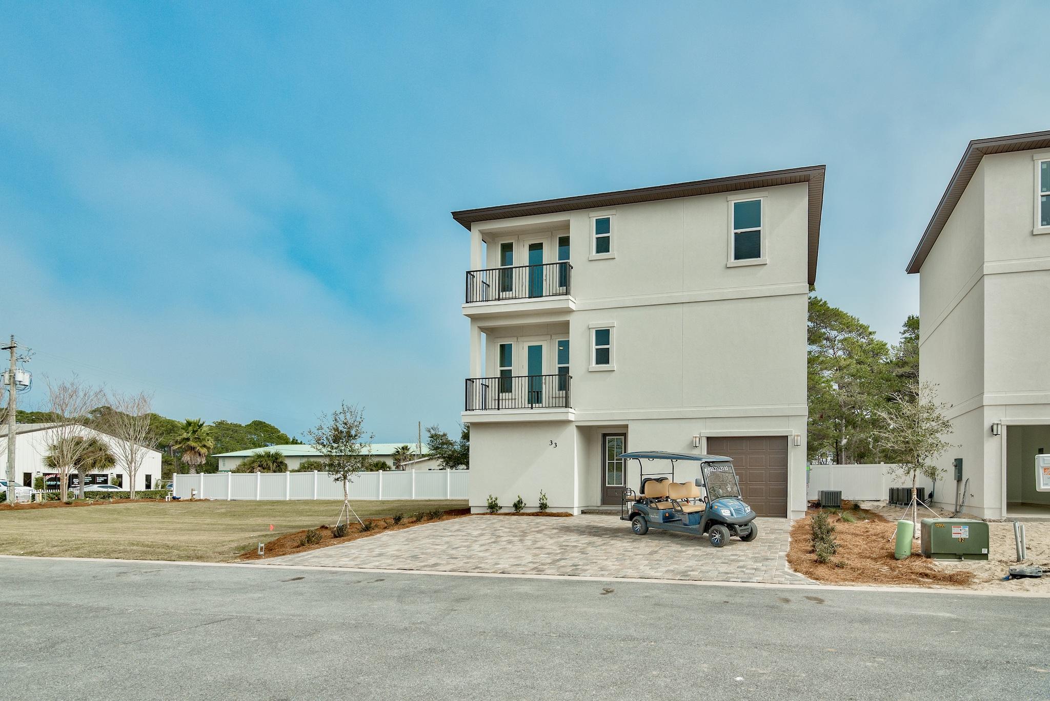 HIDDEN PALMS - Residential