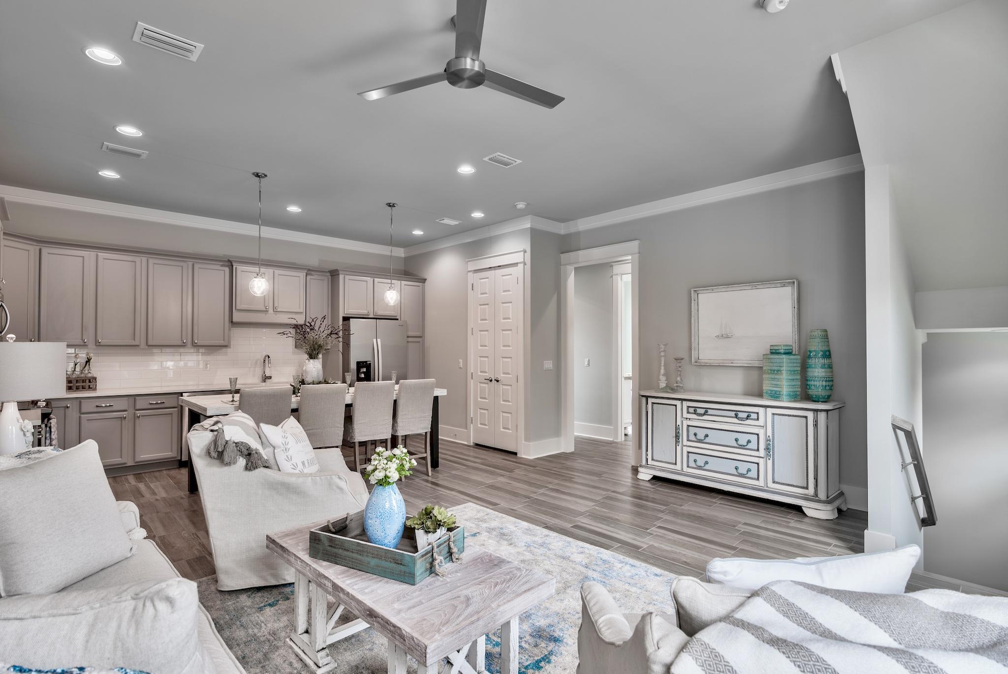 HIDDEN PALMS - Residential